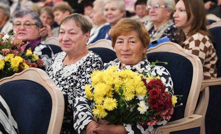 den_pozhilih011024